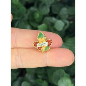 Niagara Falls Souvenir Pin Maple Leaf Brooch Travel Collectible